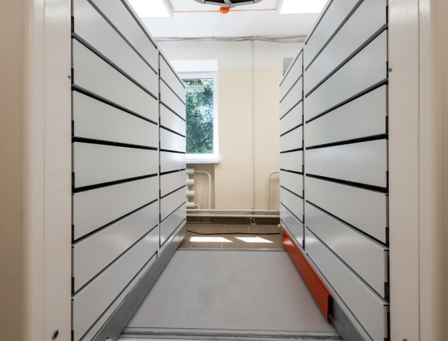 Стеллажи с электроприводом архивные