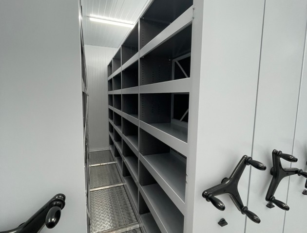 Складские стеллажи мобильные в холодильнике